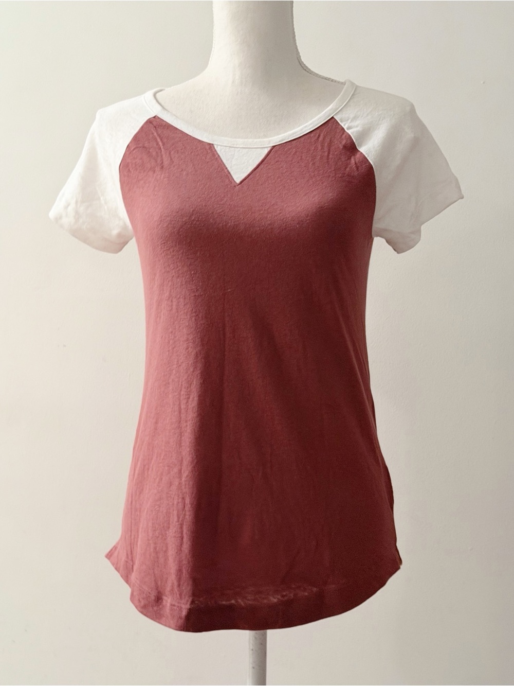 GAP Designed & Crafted Colorblock Raglan Tee | Rust & White | XS - Picture 2 of 12